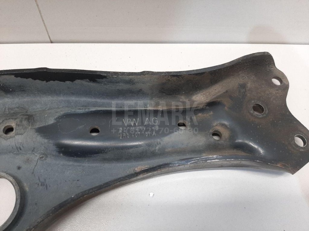 Рычаг передний левый