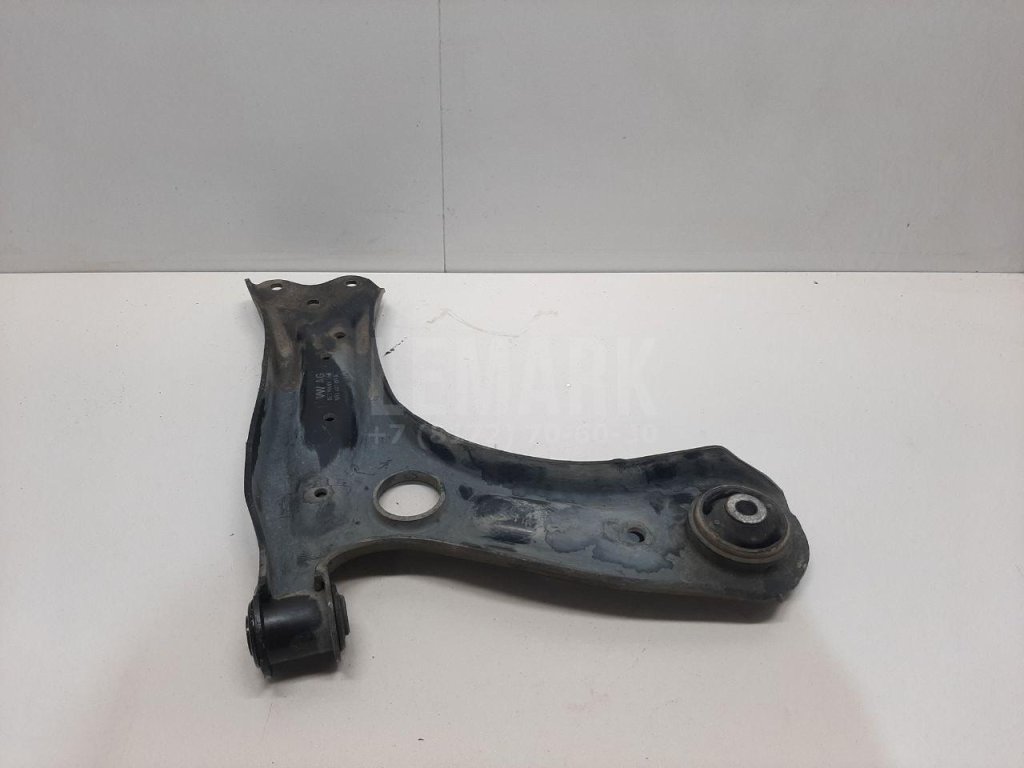 Рычаг передний левый
