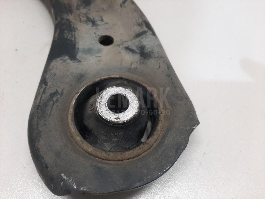 Рычаг передний левый