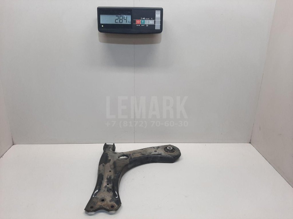 Рычаг передний левый