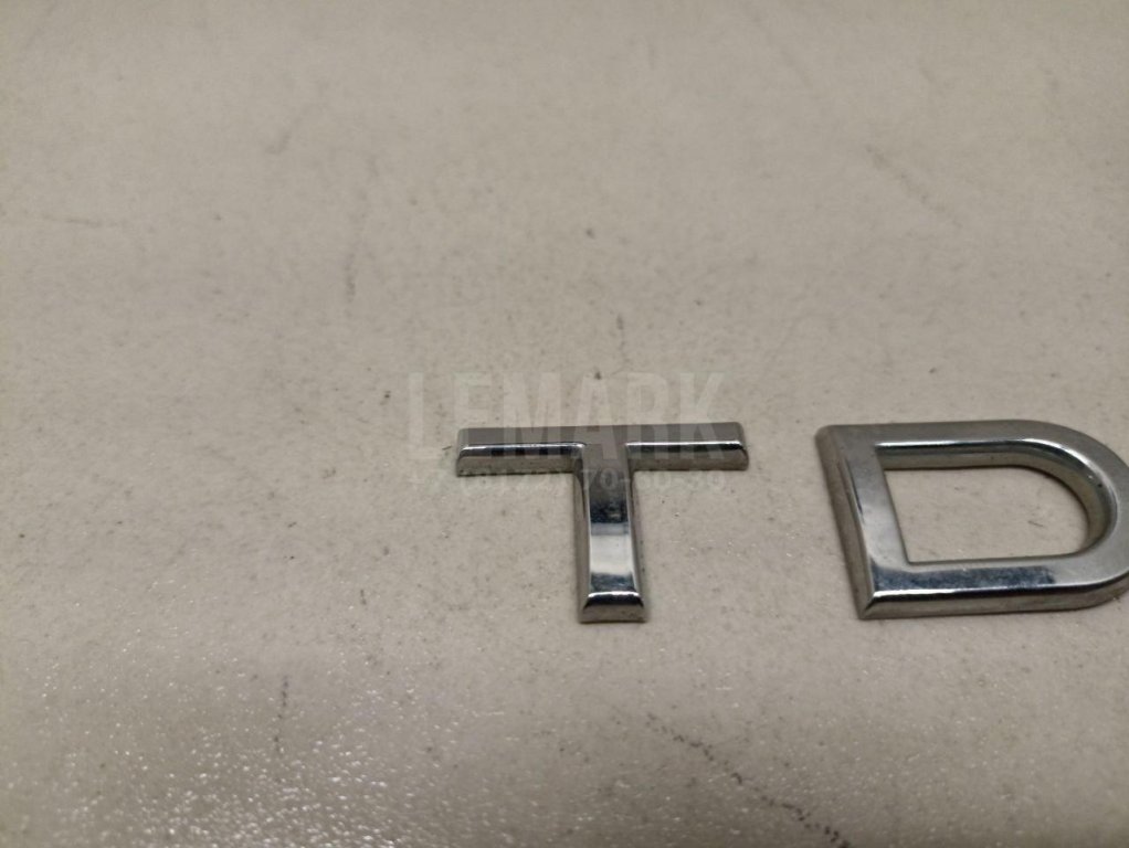 Эмблема на крышку багажника