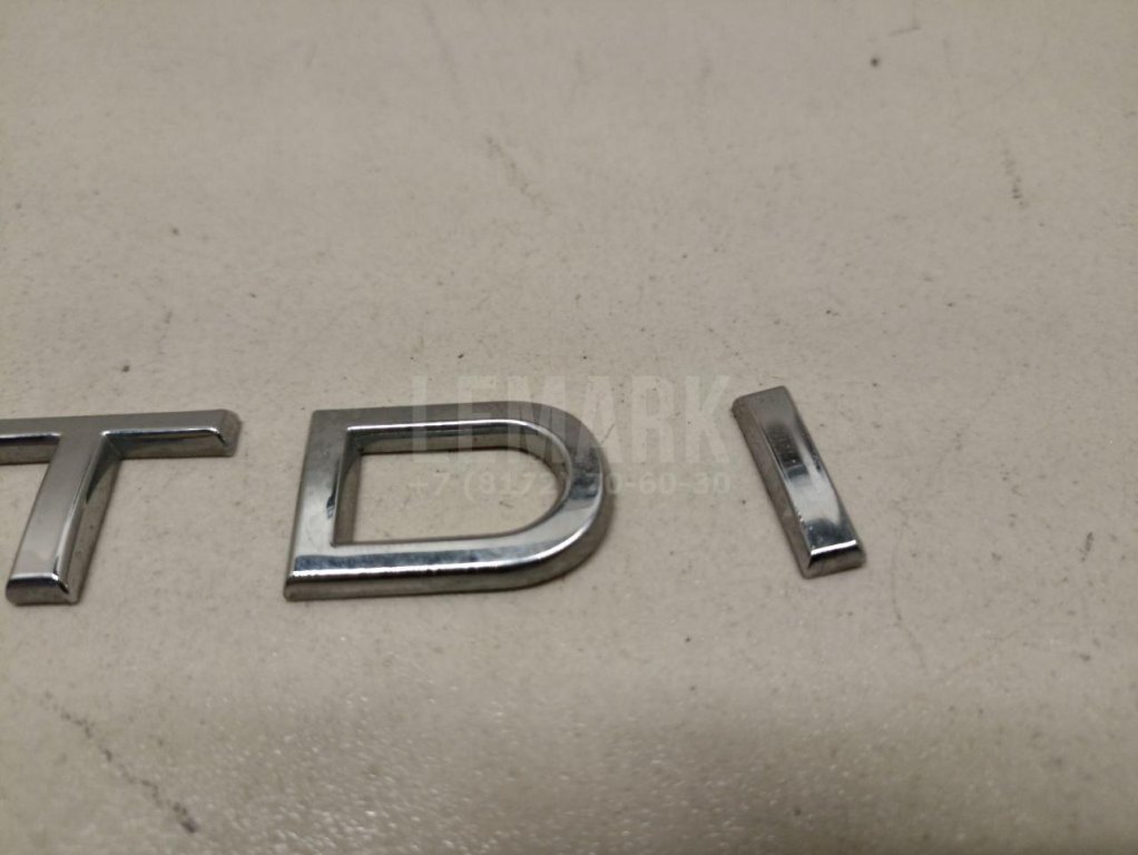 Эмблема на крышку багажника