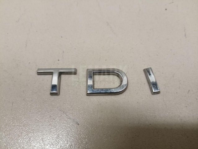 Эмблема на крышку багажника