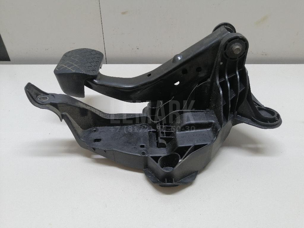 Педаль тормоза