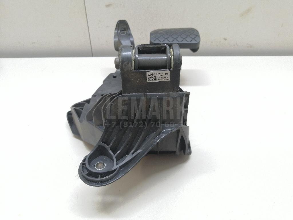 Педаль тормоза