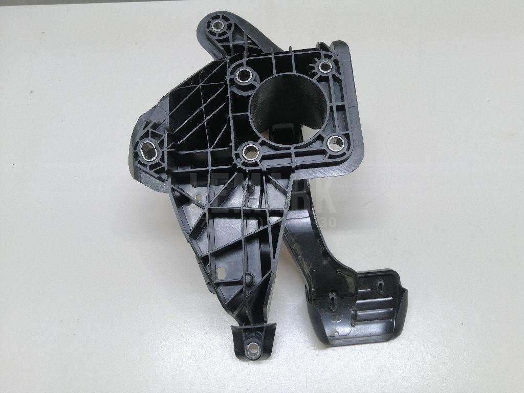 Педаль тормоза