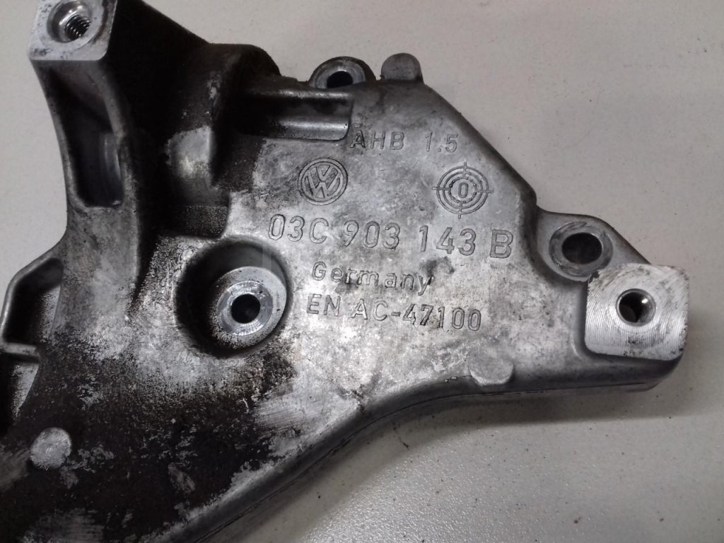 Кронштейн генератора