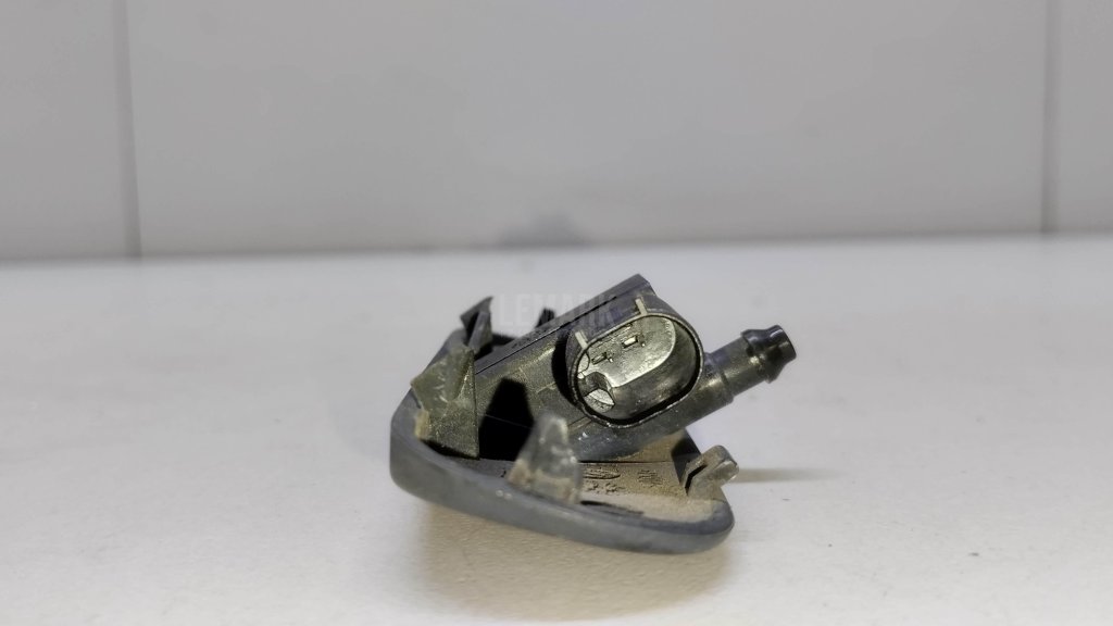 Форсунка омывателя лобового стекла