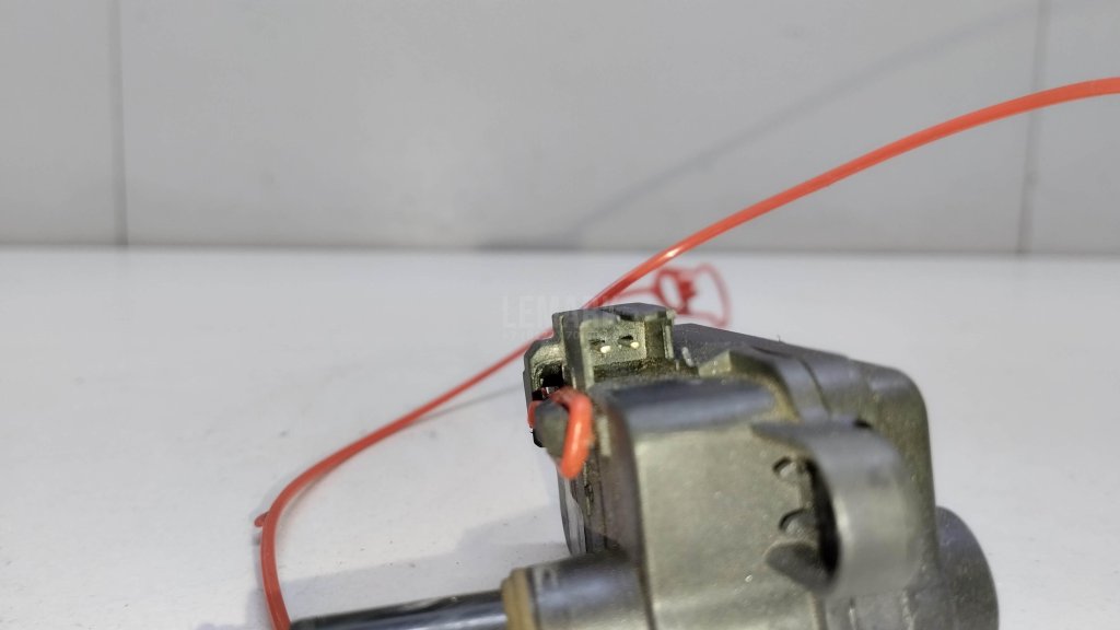 Активатор замка крышки бензобака