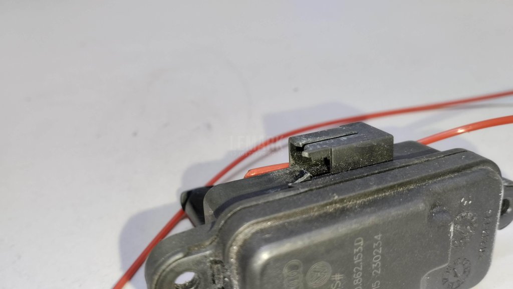 Активатор замка крышки бензобака