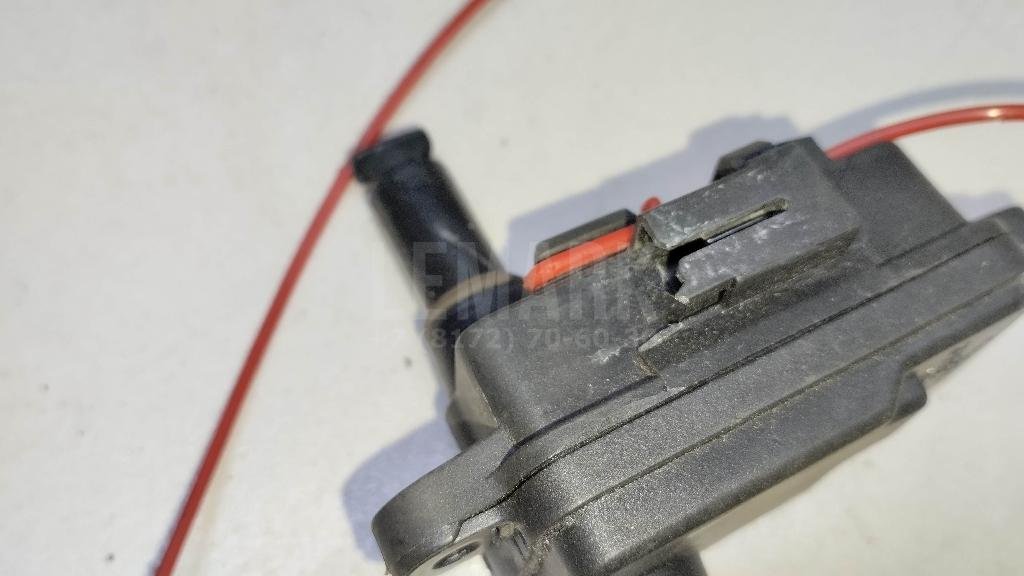 Активатор замка крышки бензобака