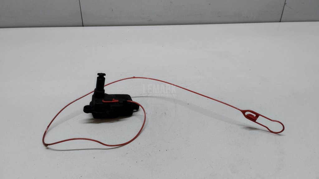 Активатор замка крышки бензобака