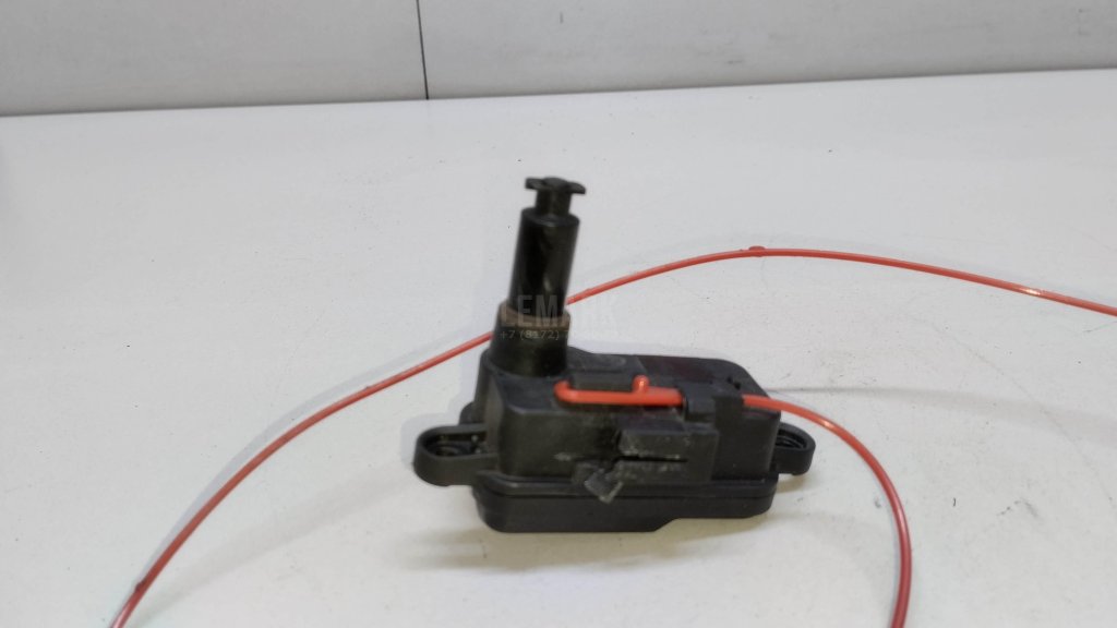 Активатор замка крышки бензобака