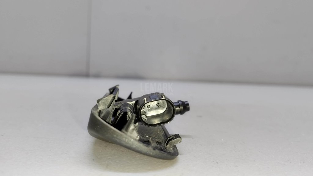 Форсунка омывателя лобового стекла