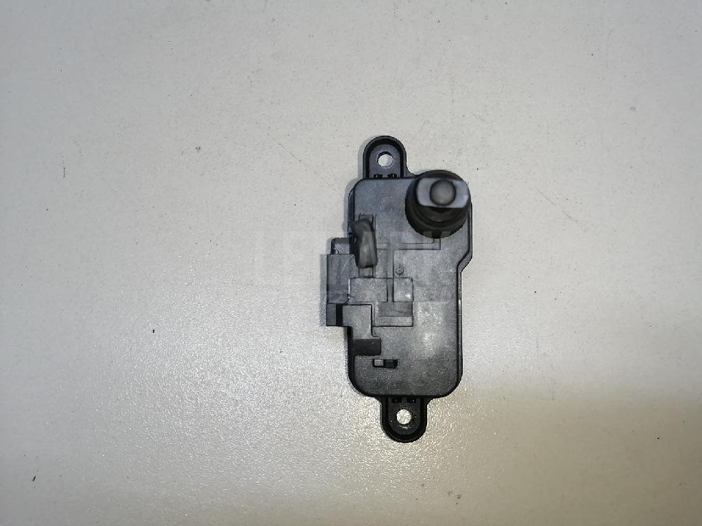 Активатор замка крышки бензобака