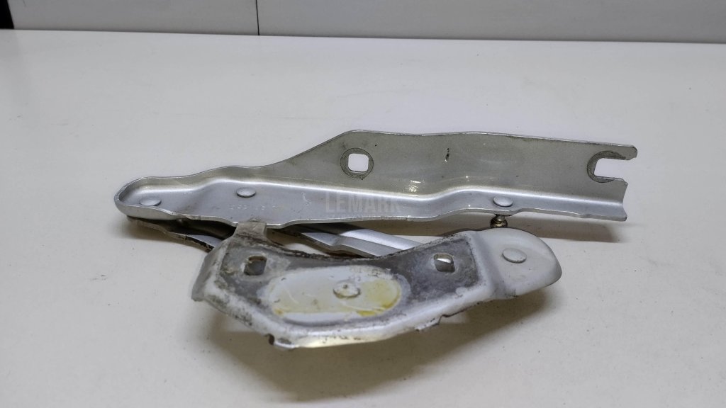 Петля капота левая