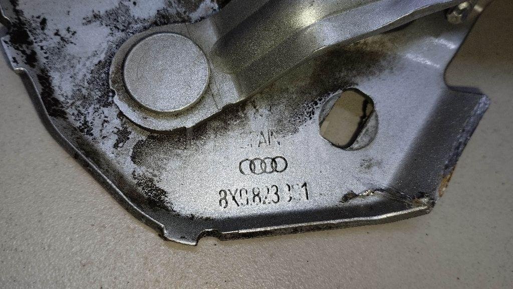 Петля капота левая