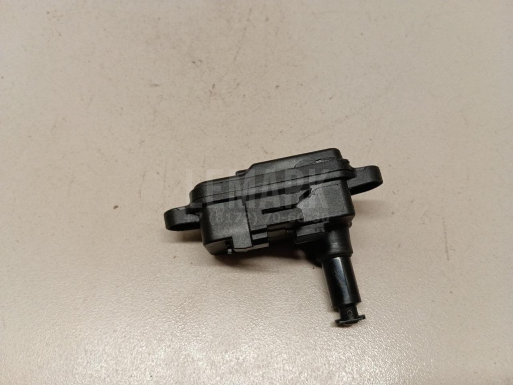 Активатор замка крышки бензобака