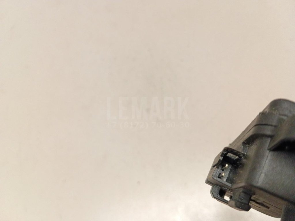 Активатор замка крышки бензобака