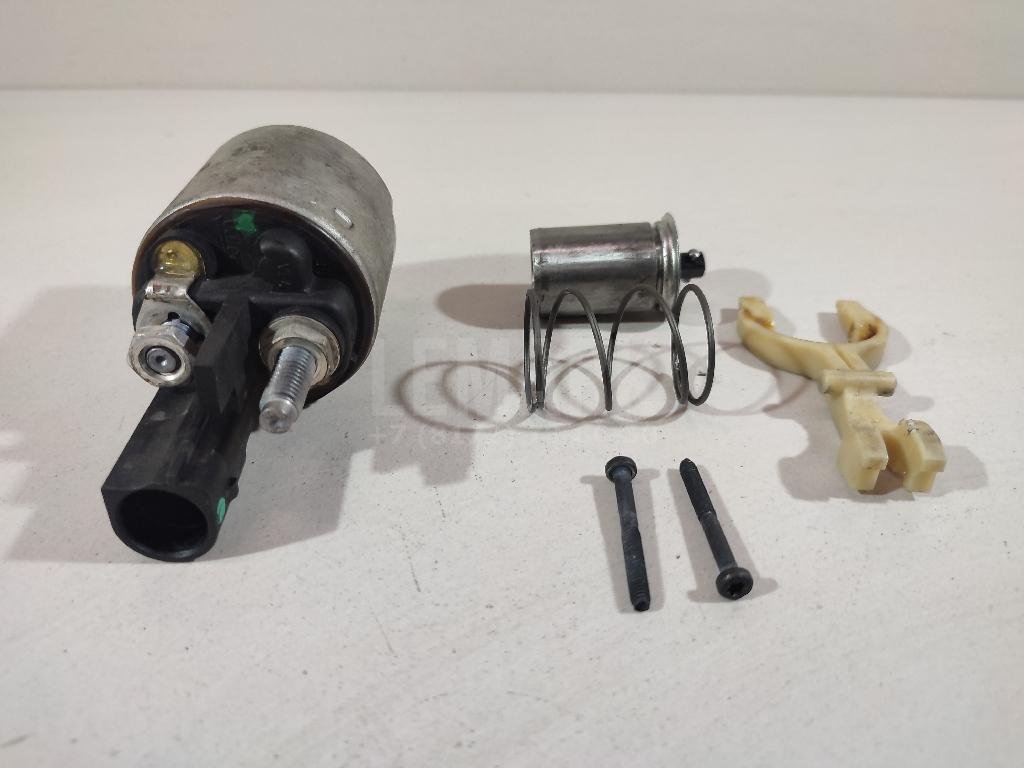 Реле втягивающее