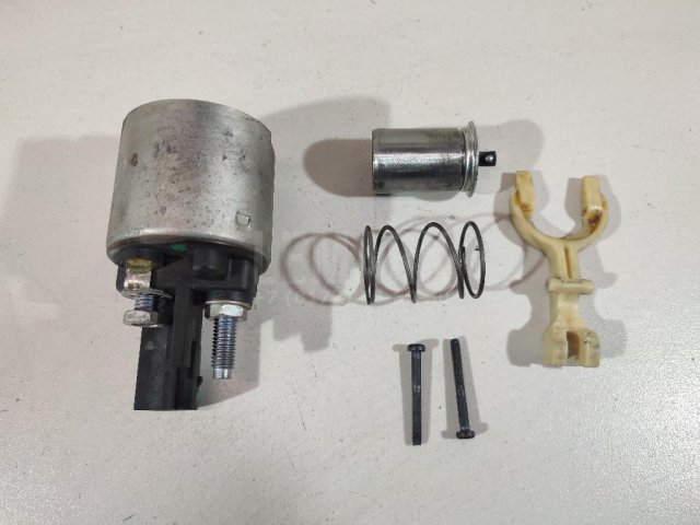 Реле втягивающее