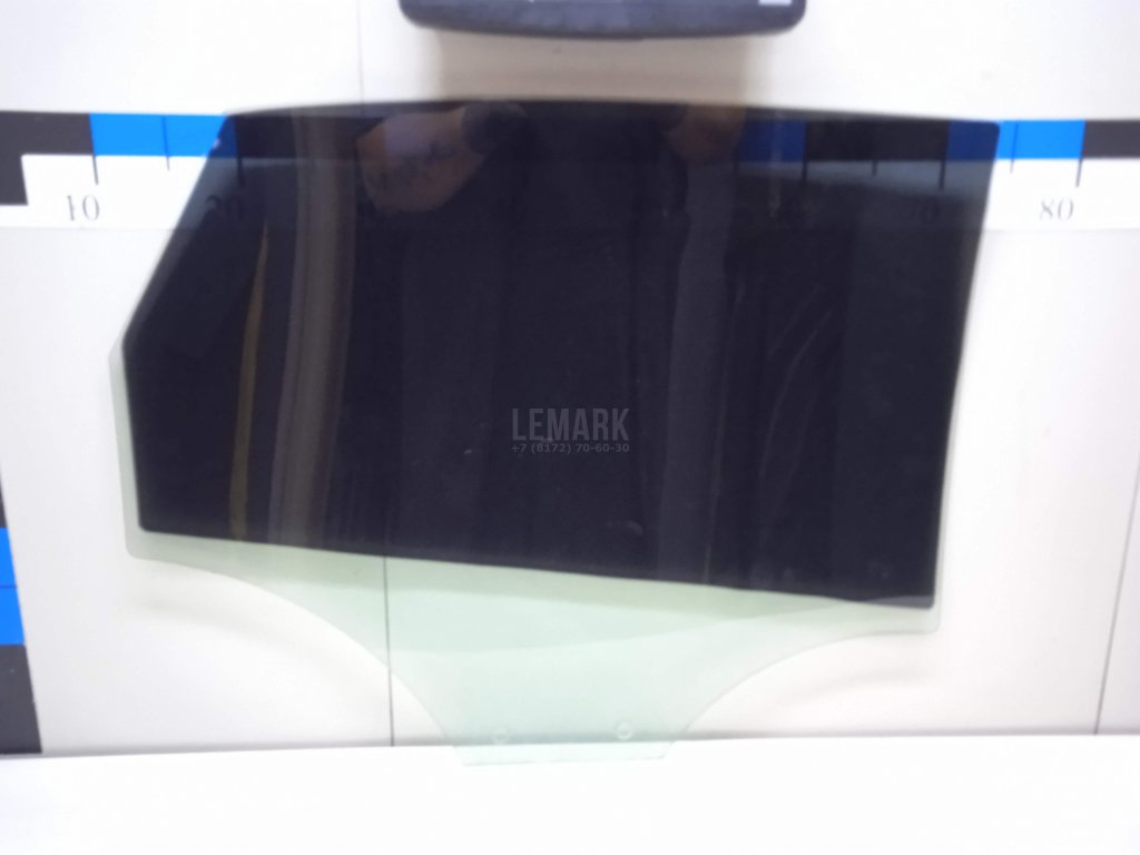 Стекло двери задней левой