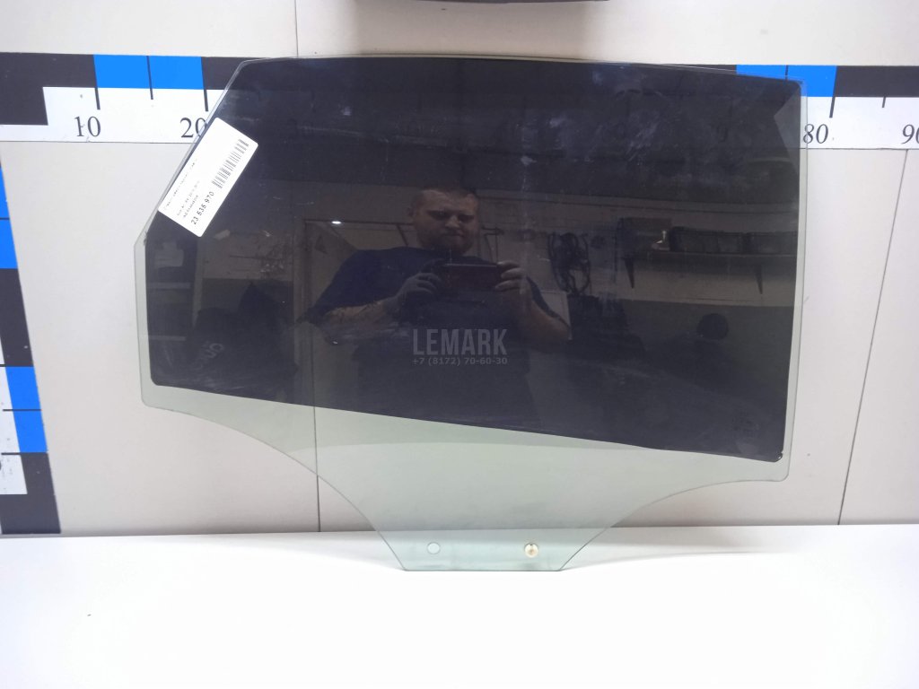 Стекло двери задней правой