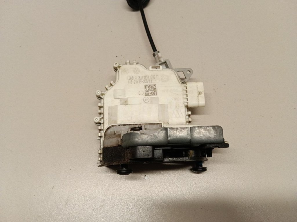 Замок двери передней правой