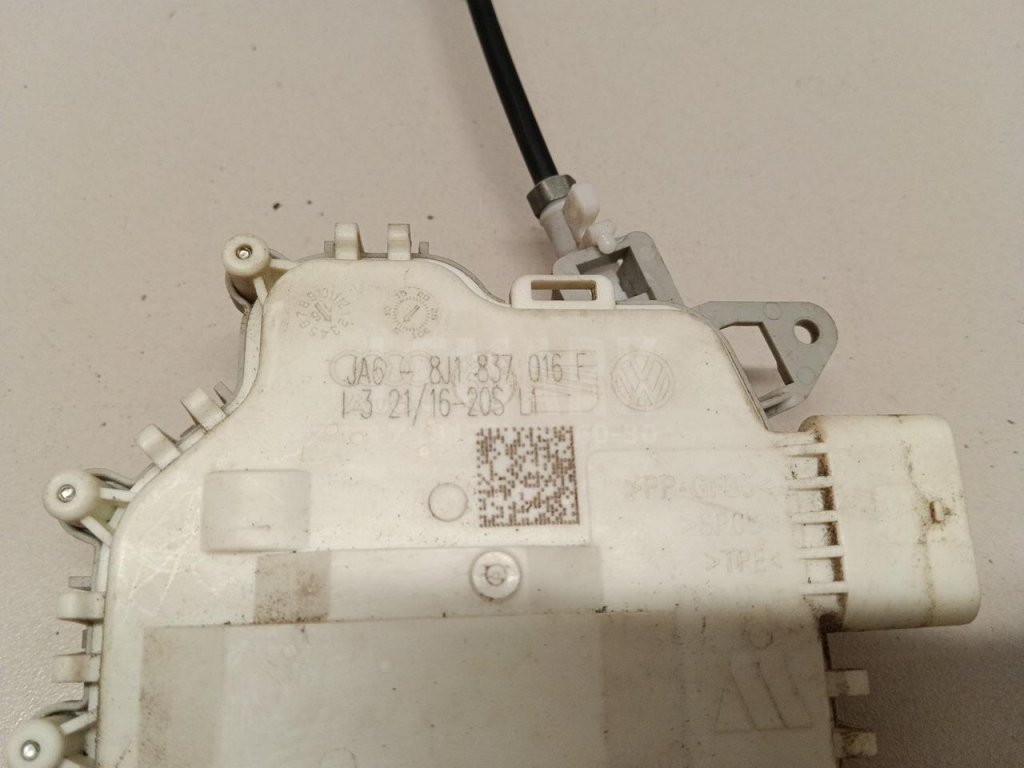 Замок двери передней правой