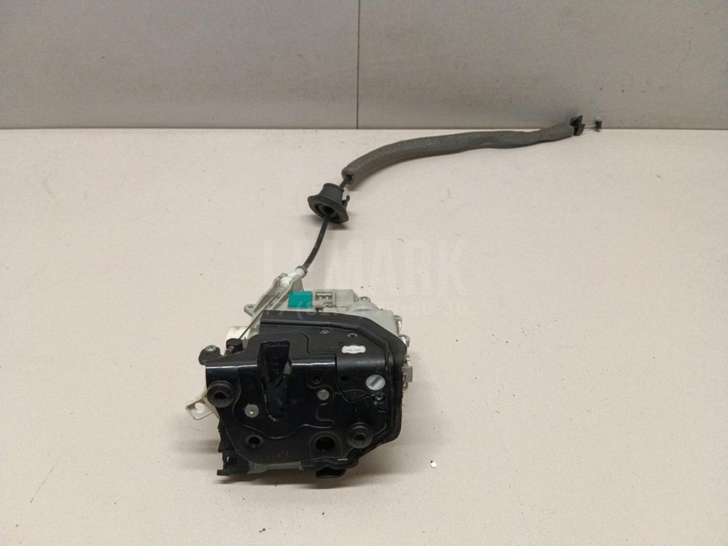 Замок двери передней правой