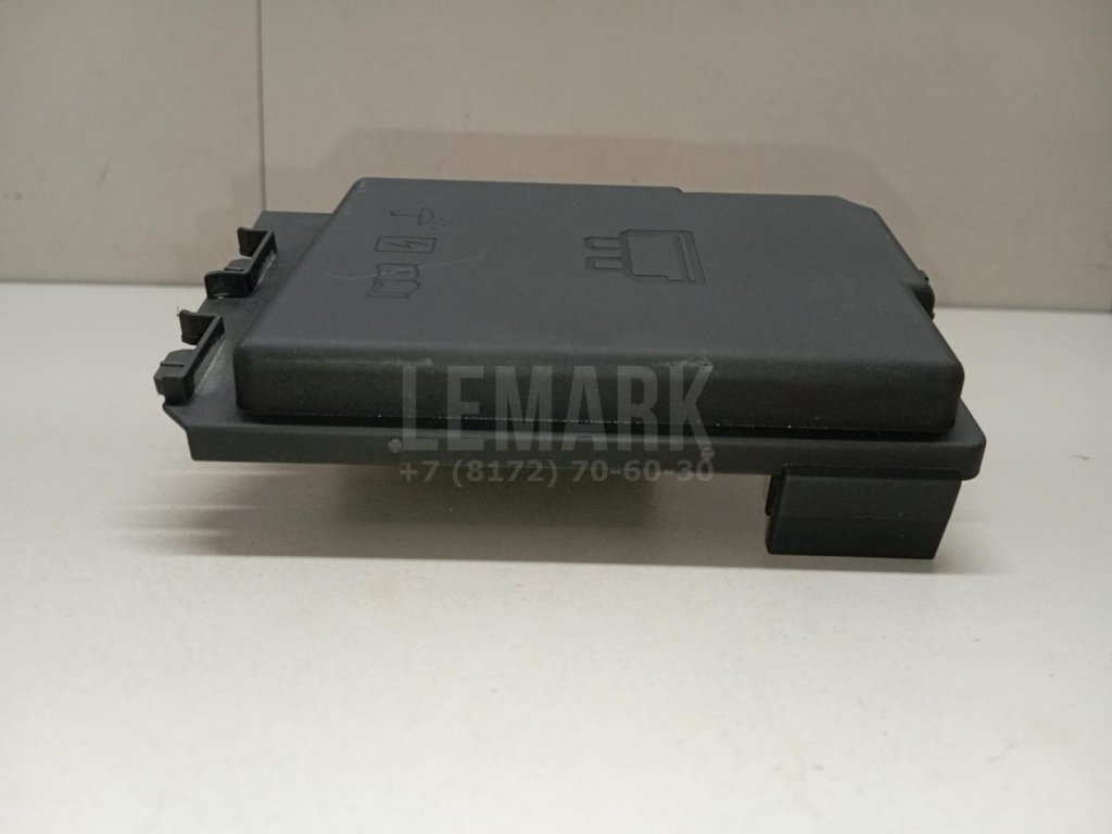 Крышка блока предохранителей