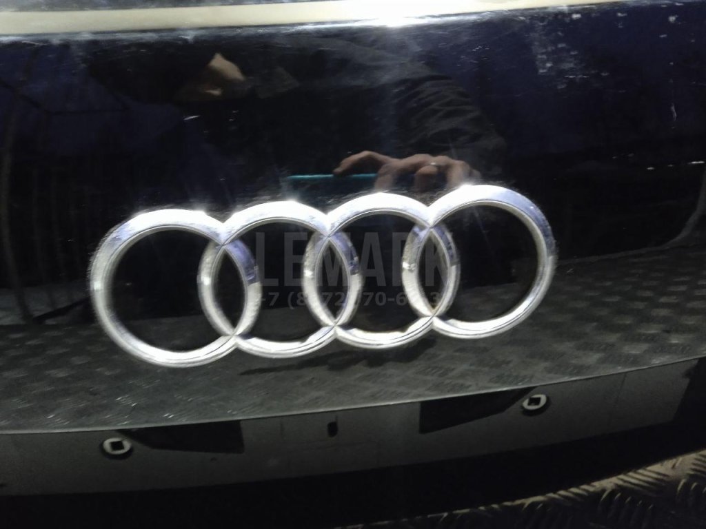 Дверь багажника