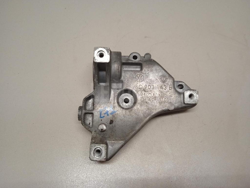 Кронштейн генератора для  Audi 100/200 [44] 1983-1991