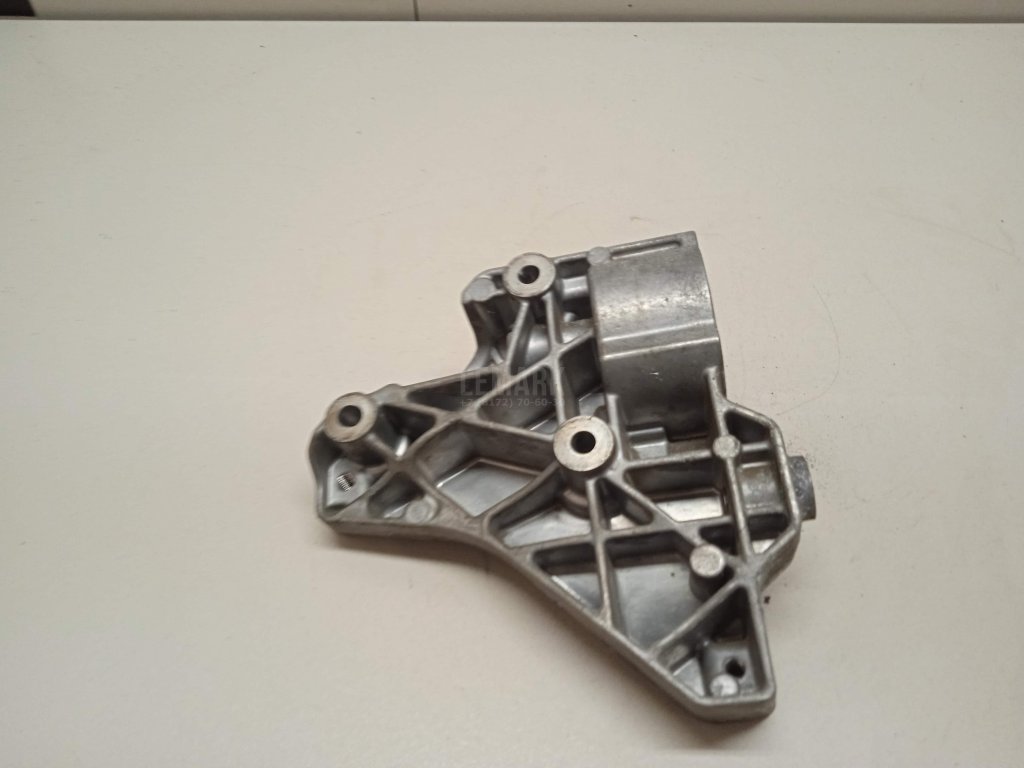 Кронштейн генератора для  Audi 100/200 [44] 1983-1991