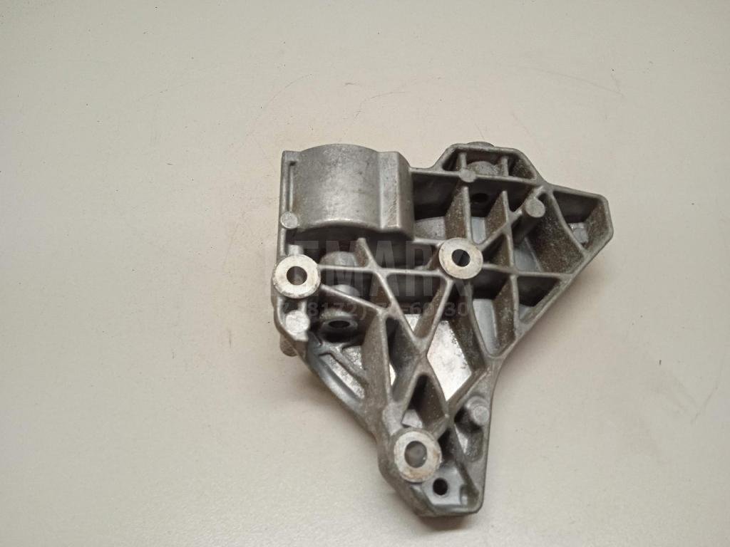 Кронштейн генератора для  Audi 100/200 [44] 1983-1991