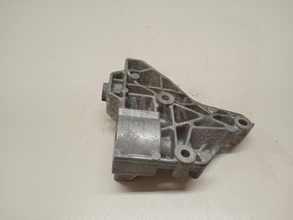 Кронштейн генератора для  Audi 100/200 [44] 1983-1991