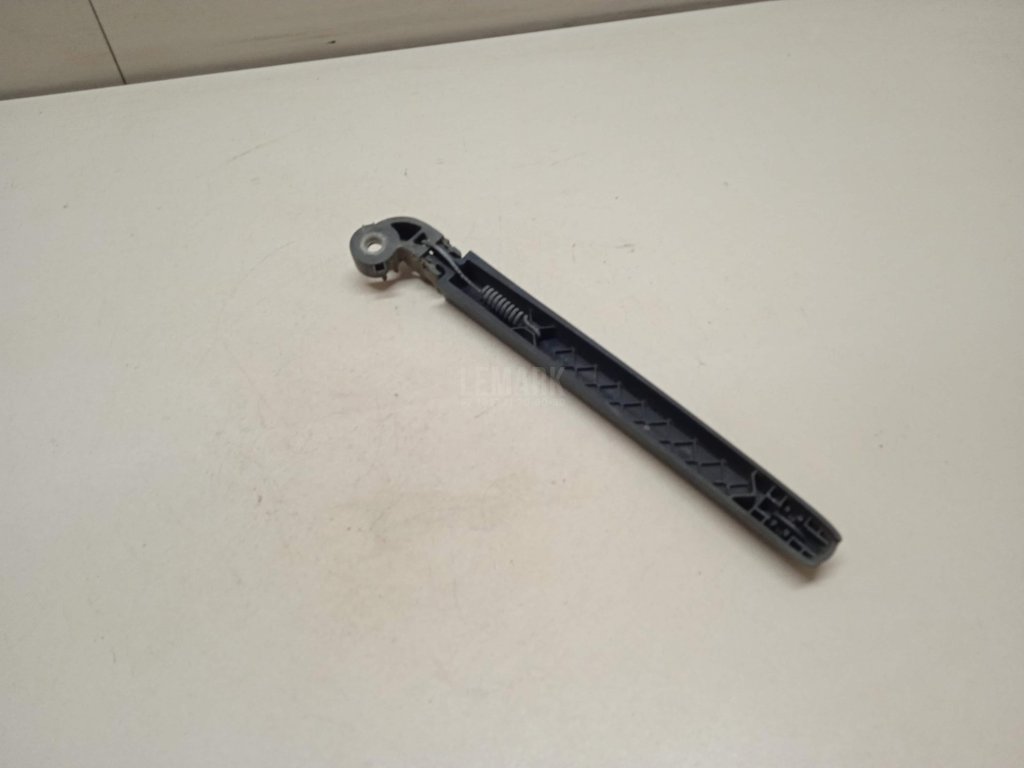 Поводок стеклоочистителя заднего