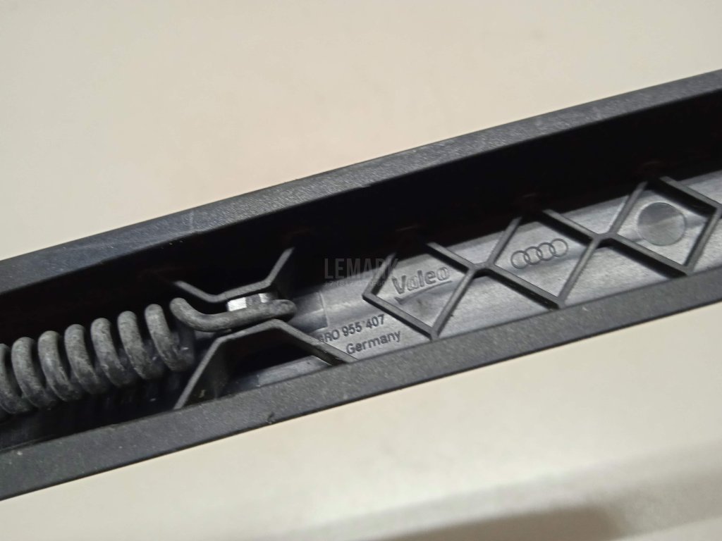 Поводок стеклоочистителя заднего