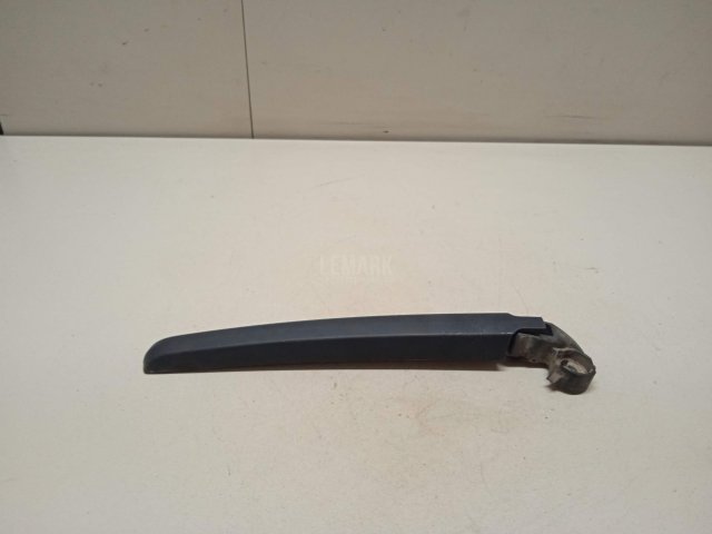 Поводок стеклоочистителя заднего