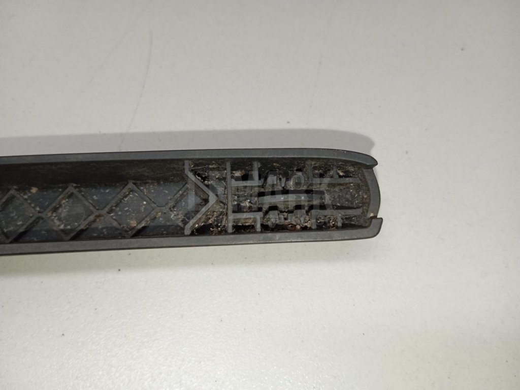 Поводок стеклоочистителя заднего