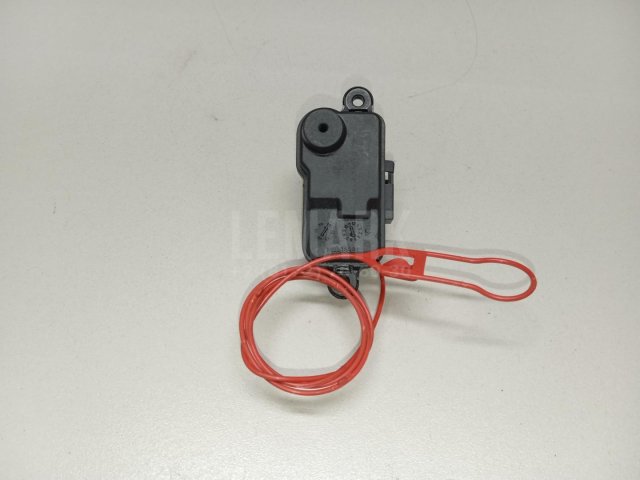 Активатор замка крышки бензобака