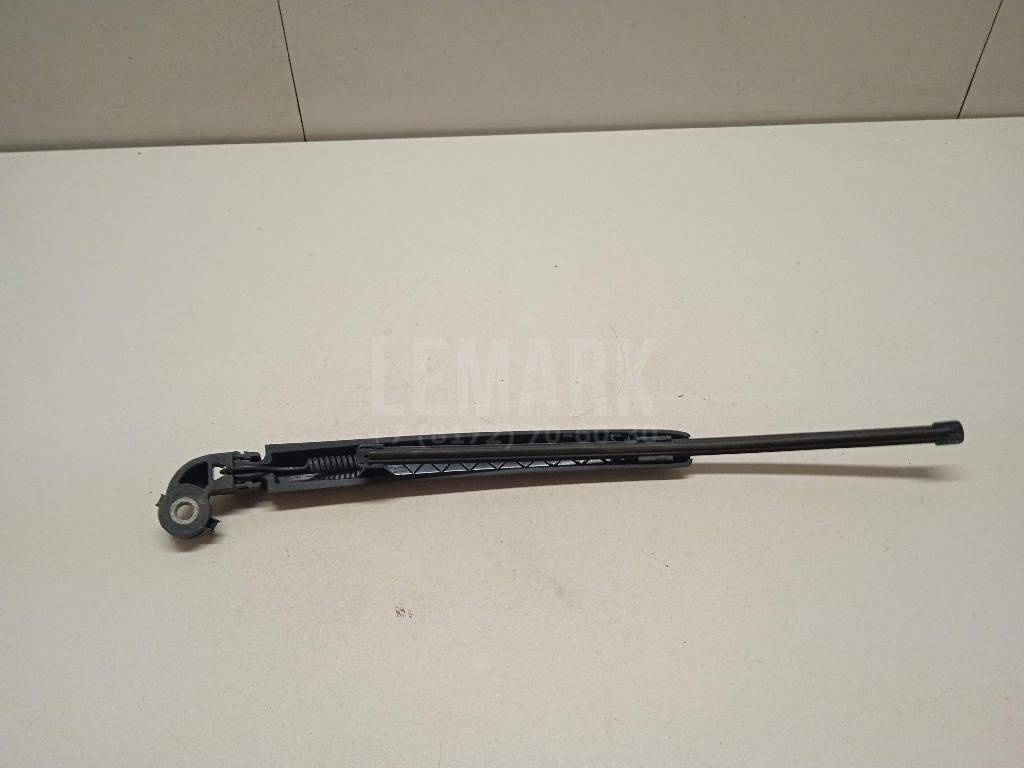 Поводок стеклоочистителя заднего