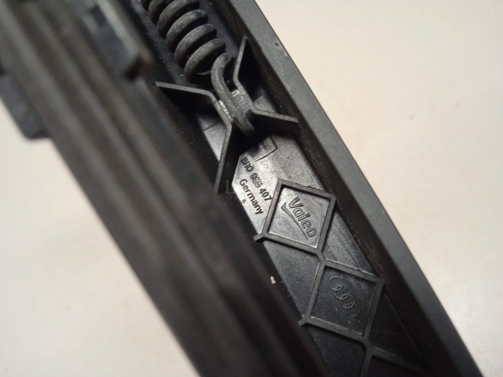 Поводок стеклоочистителя заднего