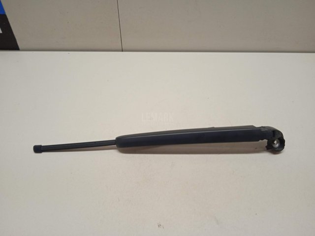 Поводок стеклоочистителя заднего