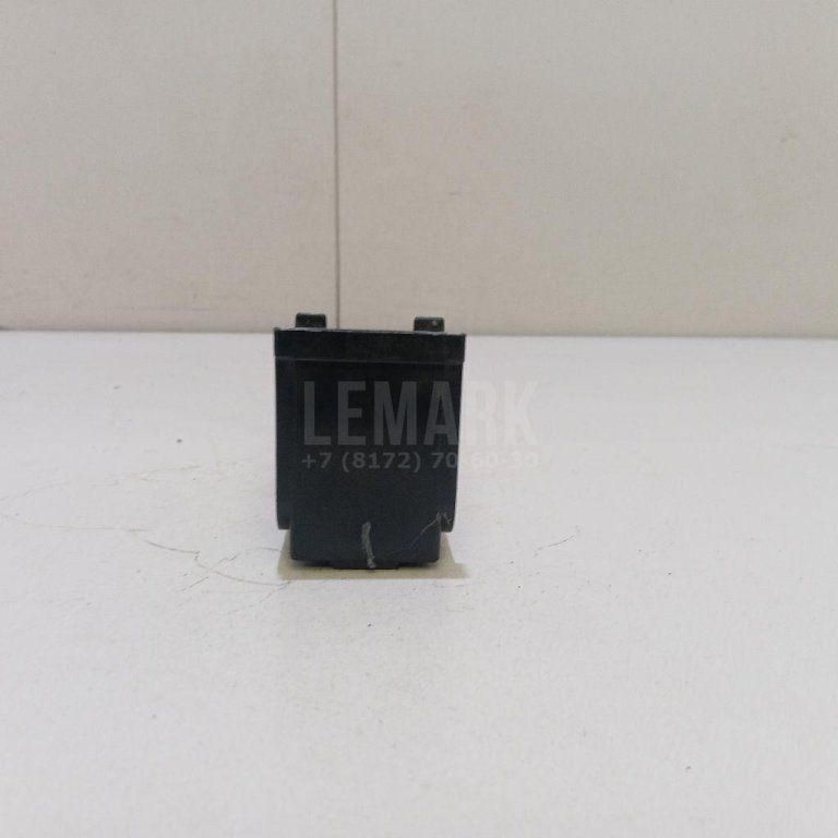 Крышка салонного фильтра