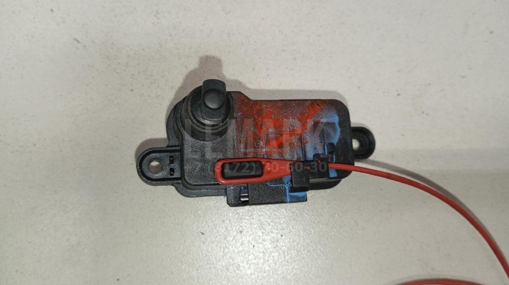 Активатор замка крышки бензобака