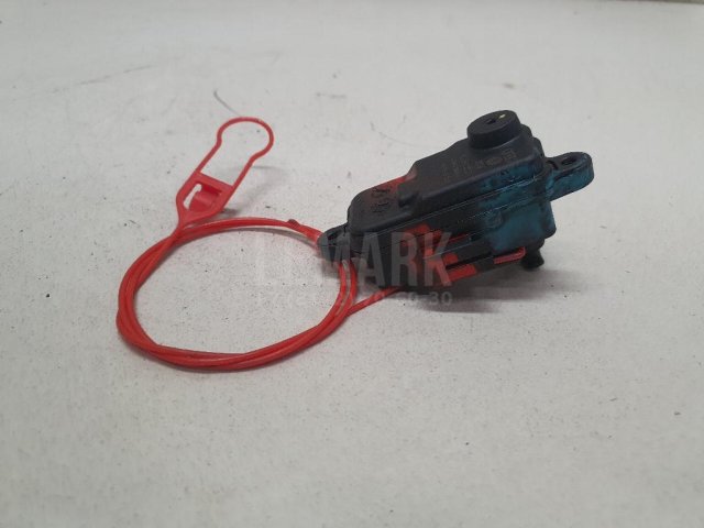 Активатор замка крышки бензобака