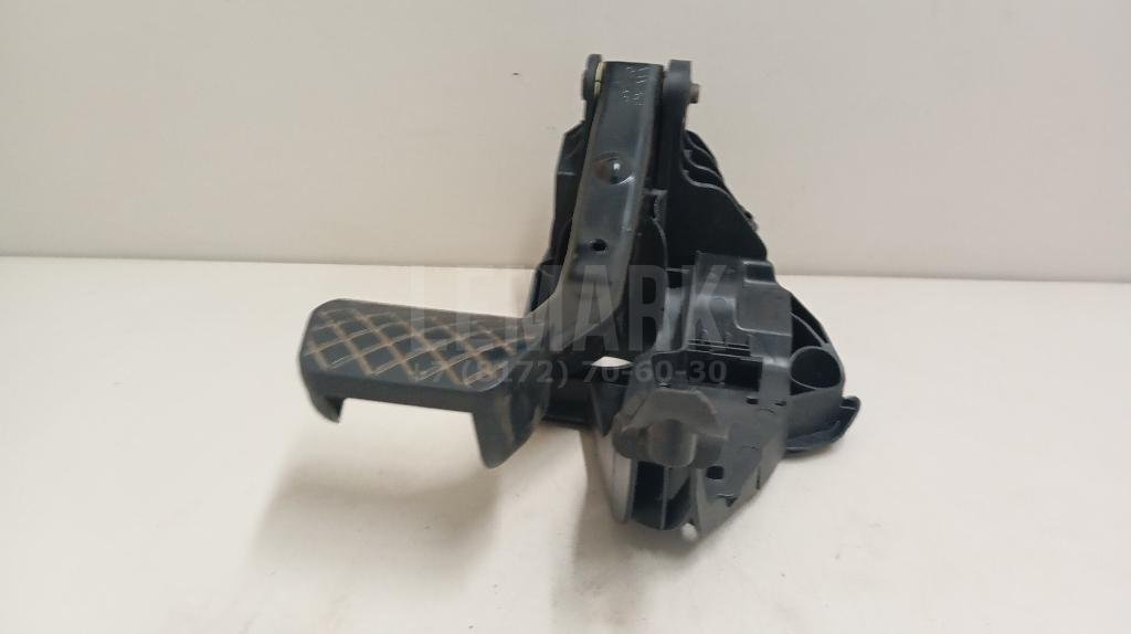 Педаль тормоза