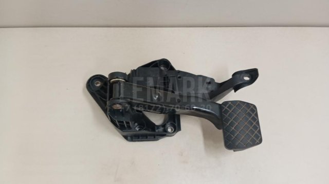 Педаль тормоза