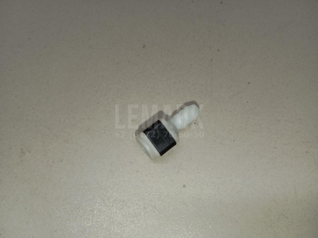 Штуцер трубки омывателя